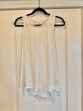 2 Old Navy Women's Workout Tank Tops